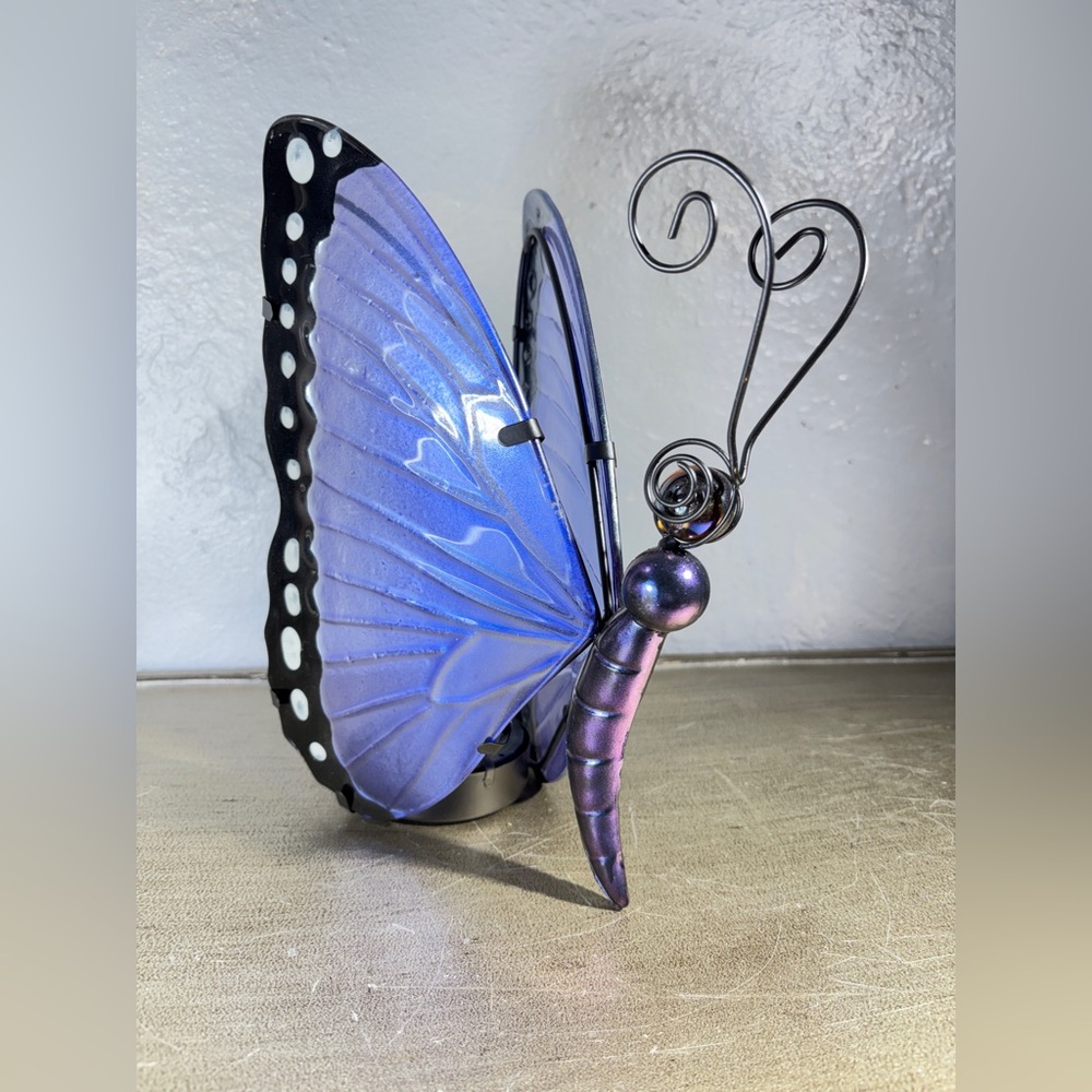 Elegant Blue Butterfly Garden Art Solar Lamp